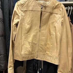 Facconable leather jacket